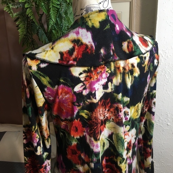 Gramercy 22 floral light weight cardigan - Picture 6 of 8